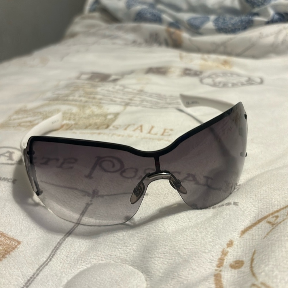Gucci gucci , gorgeous white glasses  , practically brand new worn a few times!